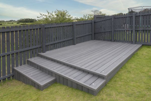 Cost of Vinyl Deck Construction in Thousand Oaks